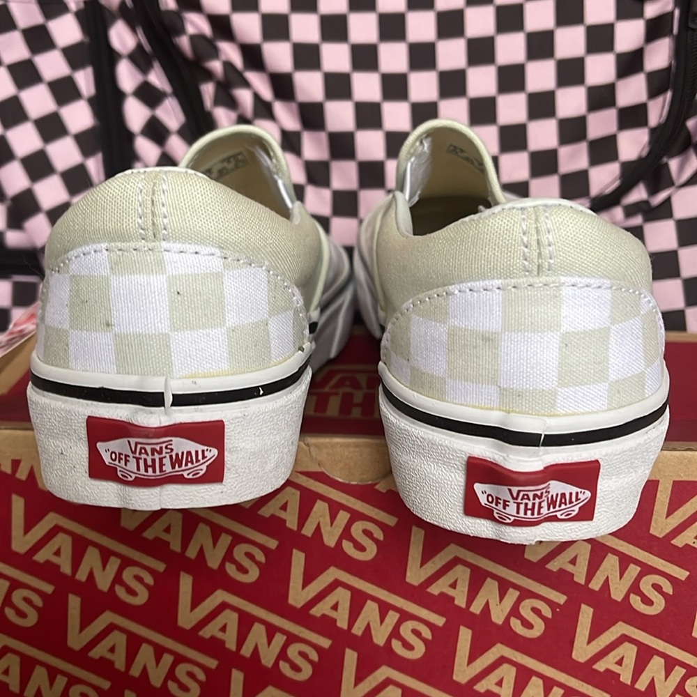Vans WMNS CLASSIC SLIP-ON
(CHECKERBOARD) BLUE FLOWER
VN0A38F7QCL
Sneakers - Picture 14 of 16